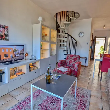 Apartmán 2-bedroom Airconditioned Lakeview *
