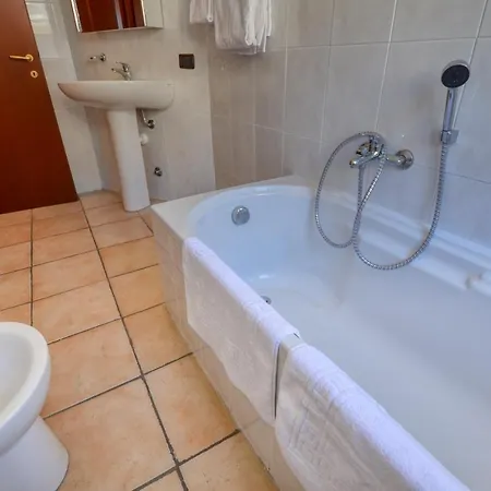 Apartmán 2-bedroom Airconditioned Lakeview Acquaseria