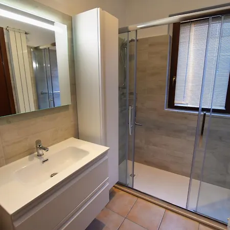 2-bedroom Airconditioned Lakeview Διαμέρισμα *