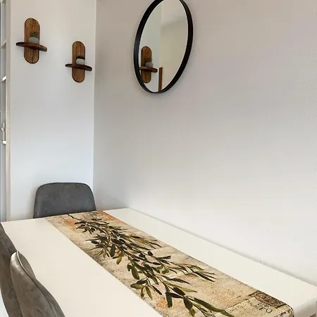 2-bedroom Airconditioned Lakeview Apartmán