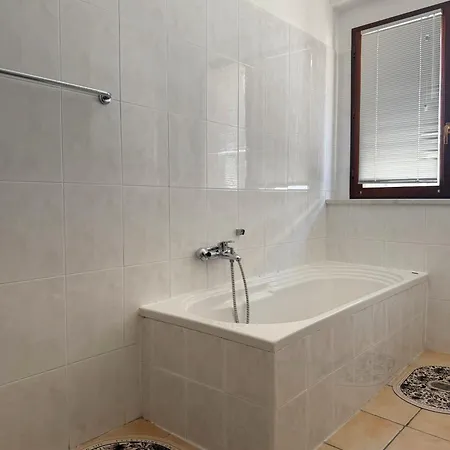 Apartmán 2-bedroom Airconditioned Lakeview