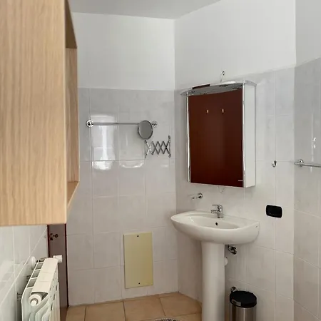 2-bedroom Airconditioned Lakeview *