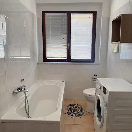 Apartment 2-bedroom Airconditioned Lakeview