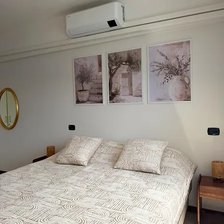 2-bedroom Airconditioned Lakeview *