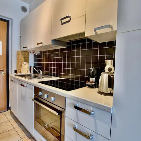 2-bedroom Airconditioned Lakeview Apartment