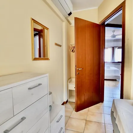 Apartment 2-bedroom Airconditioned Lakeview