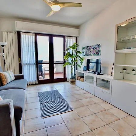 Apartment 2-bedroom Airconditioned Lakeview Acquaseria