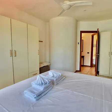 2-bedroom Airconditioned Lakeview Apartment Acquaseria
