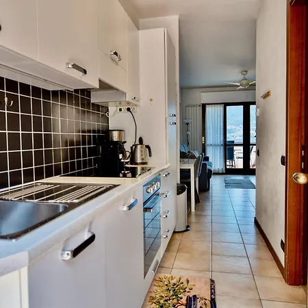 2-bedroom Airconditioned Lakeview Apartment