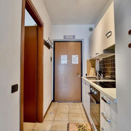 2-bedroom Airconditioned Lakeview Lägenhet *