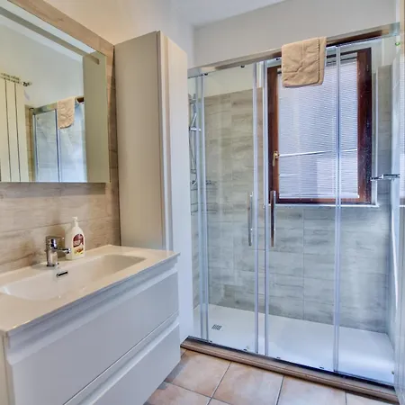 2-bedroom Airconditioned Lakeview