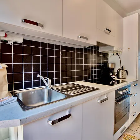 2-bedroom Airconditioned Lakeview Apartment