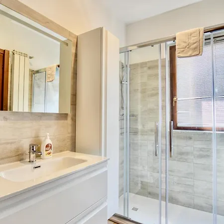 Apartment 2-bedroom Airconditioned Lakeview