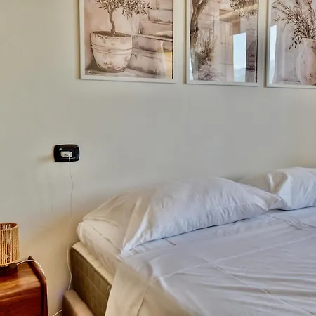 2-bedroom Airconditioned Lakeview Apartment Acquaseria