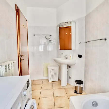2-bedroom Airconditioned Lakeview