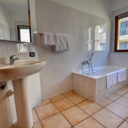 Appartamento 2-bedroom Airconditioned Lakeview Acquaseria